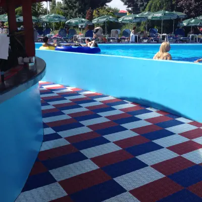 Bergo_Flooring_Poolarea_Royal_blue_red_white