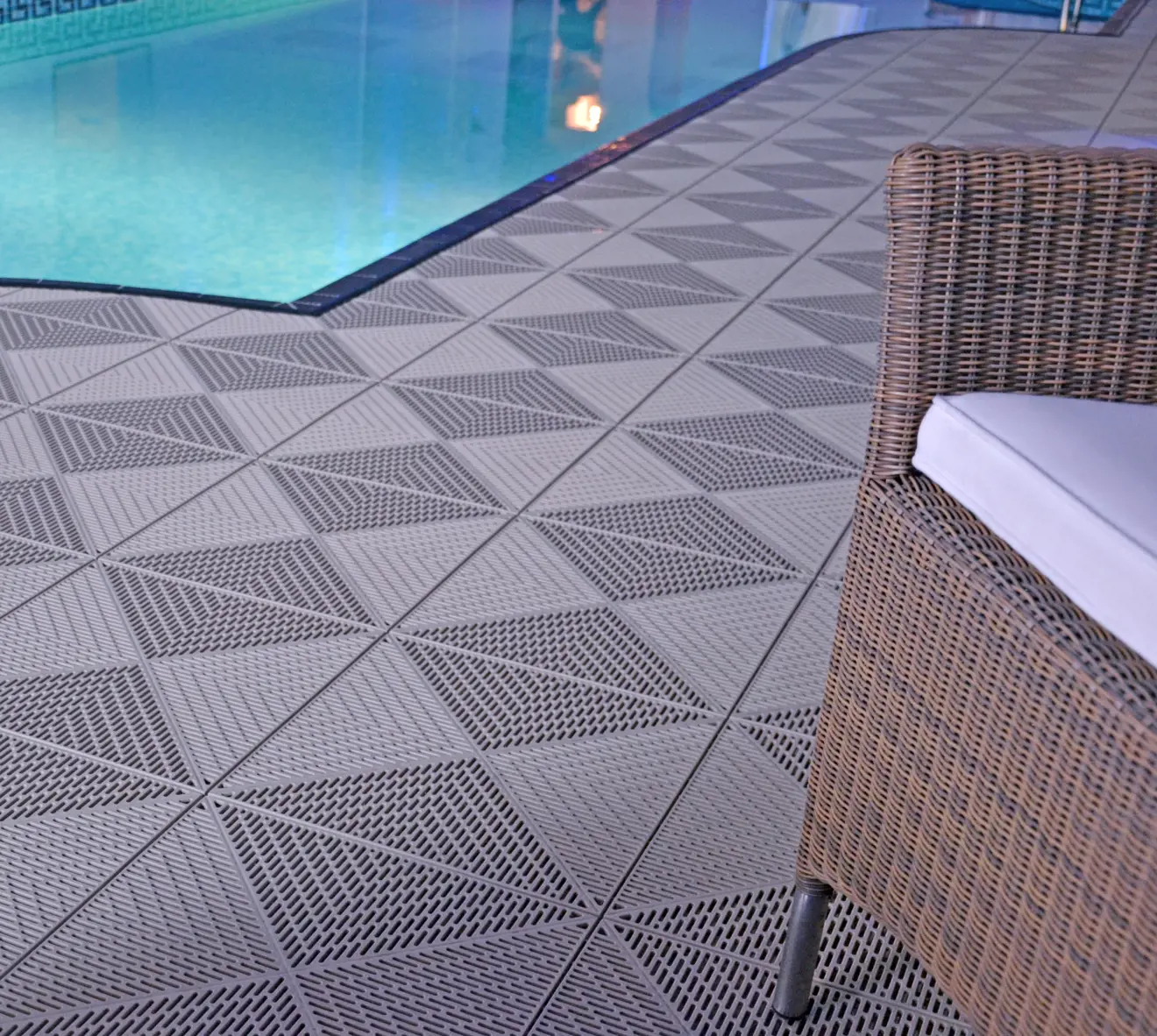 Bergo_Flooring_Poolarea_Unique_Stonegrey (2)