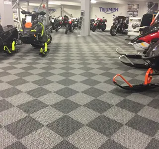 Bergo Flooring car showroom Bergo Silvergrey Graphitegrey (2)