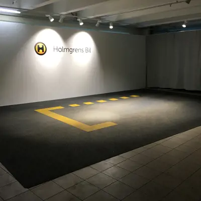 Bergo Flooring car showroom Bergo Graphitegrey Yellow (1)