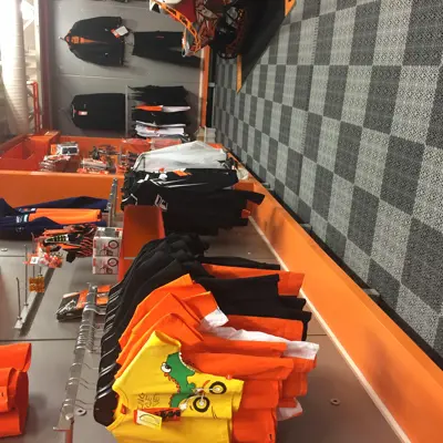 Bergo Flooring car showroom Bergo Silvergrey Graphitegrey (1)